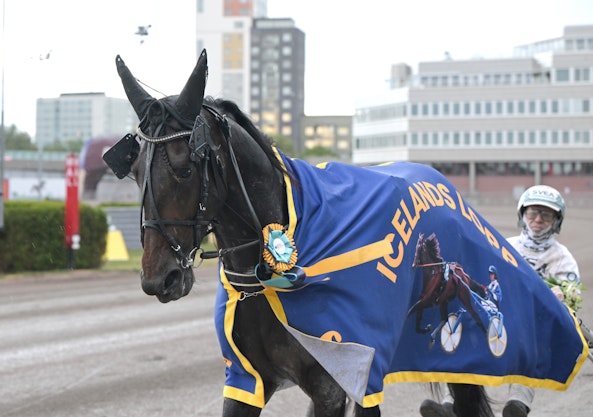 Epic Kronos segerdefilerar