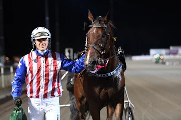 Infinitus med A Eklundh i agardress