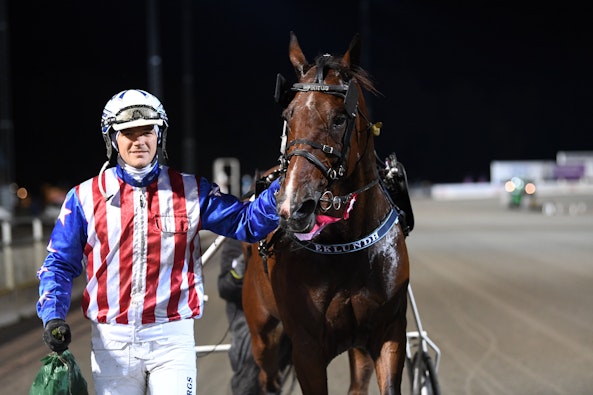 Infinitus med A Eklundh i agardress