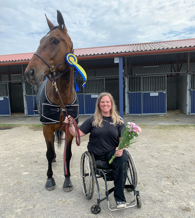 2 ECB17 EA 9 BBE 4 DCC 8 F93 2 CBE5751 AE1 B