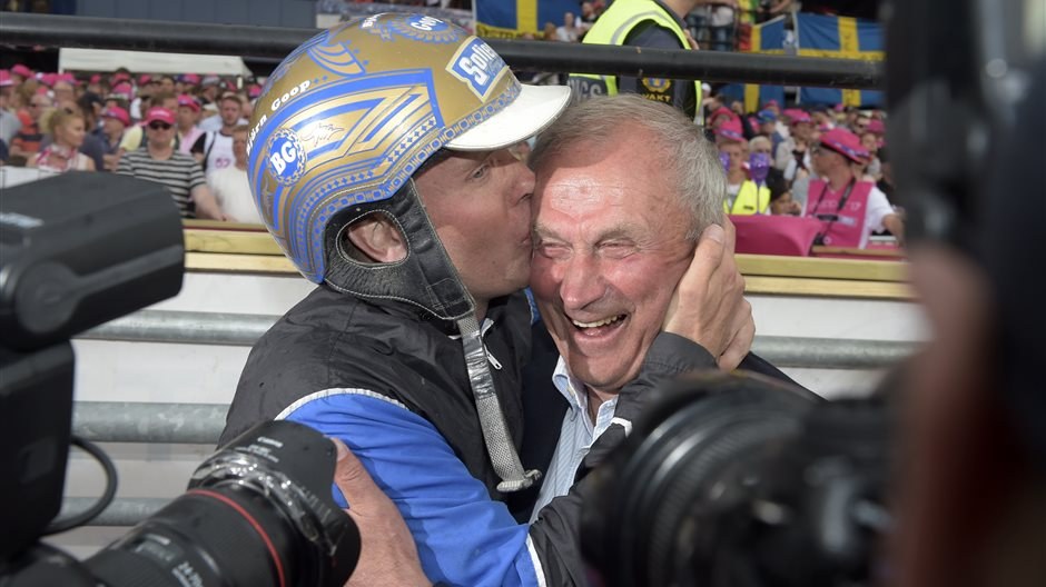 Bjrn Goop Pussar Olle Goop Efter Elitloppssegern