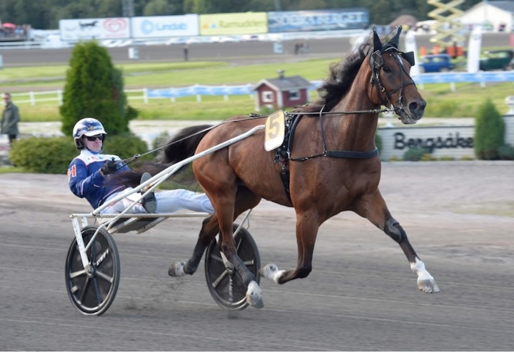 F7 C785 E4 E556 478 D B9 EC E3 ADB921300 A