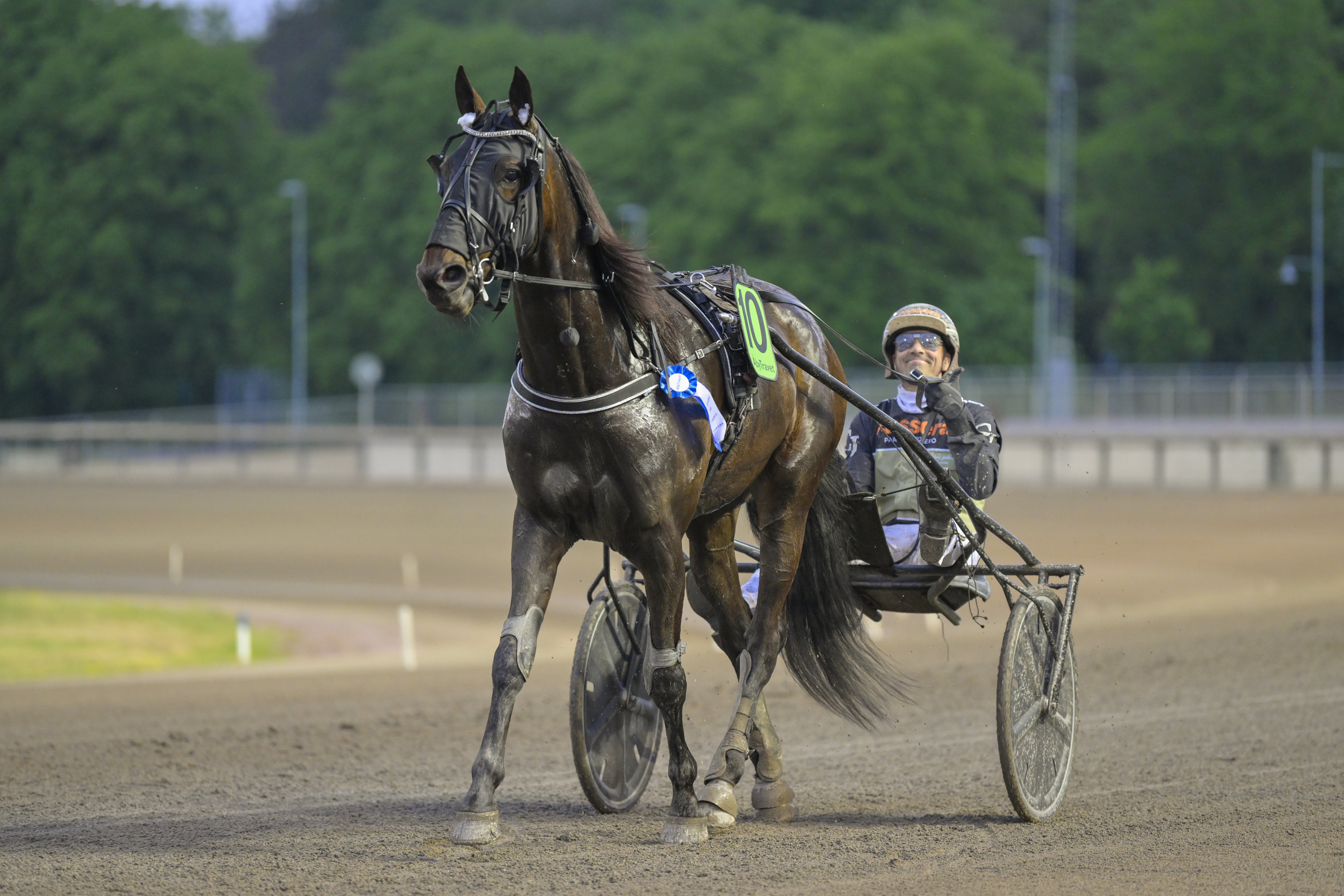 Dubbla miljonären lämnar Törnqvist