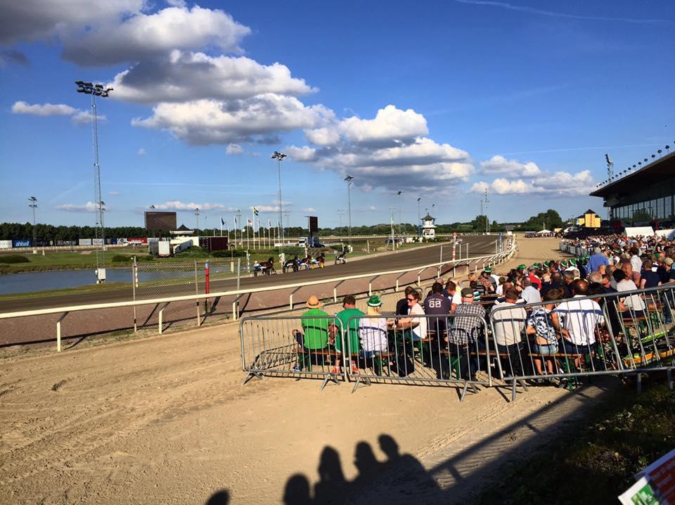 MÅNDAG MORGON: Förälskelsen och bakfyllans vecka