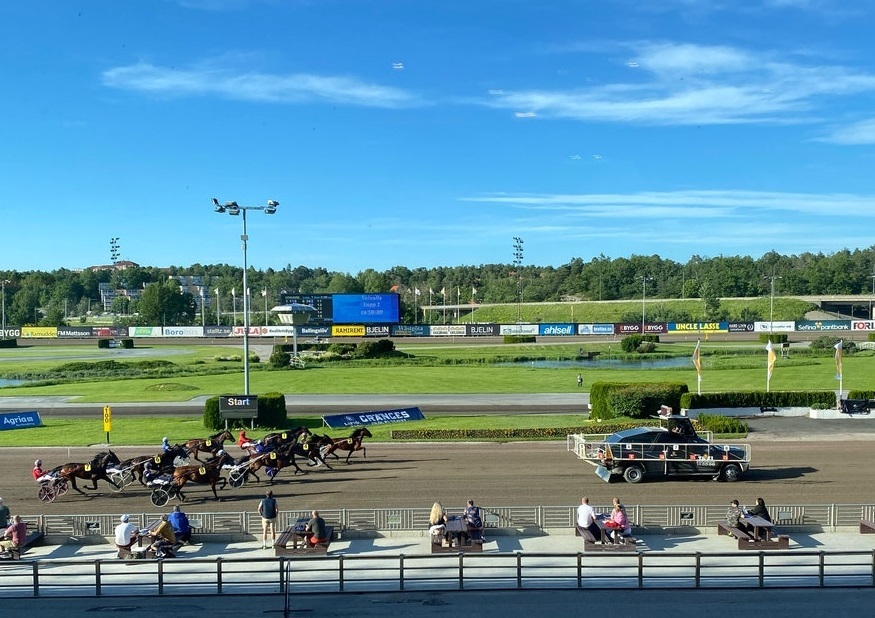 V86: Soligt klassig V86 på Solvalla
