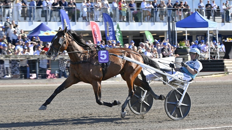 Travtips V85 Lördag – Historisk premiär och multijackpot
